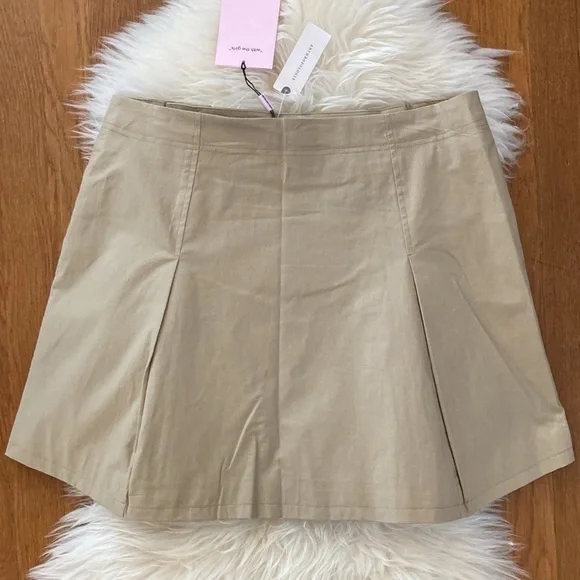 Avec Les Filles Pleated Preppy Mini Skirt in Safari Khaki - Picture 9 of 13